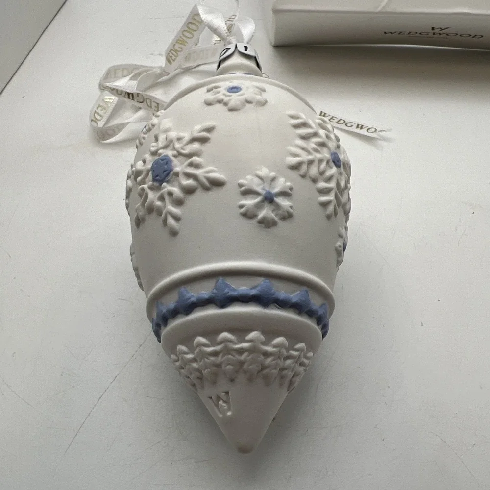 Wedgwood Teardrop White & Blue Snowflakes Christmas Ornament w/ Box 4.5